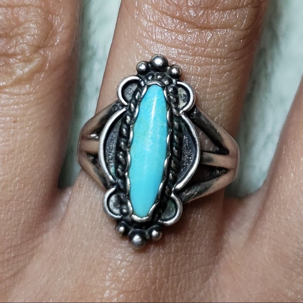 Vintage Turquoise and silver ring in Woman